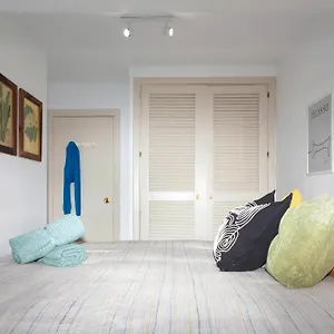 https://picassos-dream-cozy-chic-attic-plaza-merced.hotelsinnerja.org
